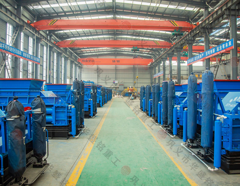 處理建筑廢料用什么設備？破碎紅磚用雙齒輥破碎機好嗎？