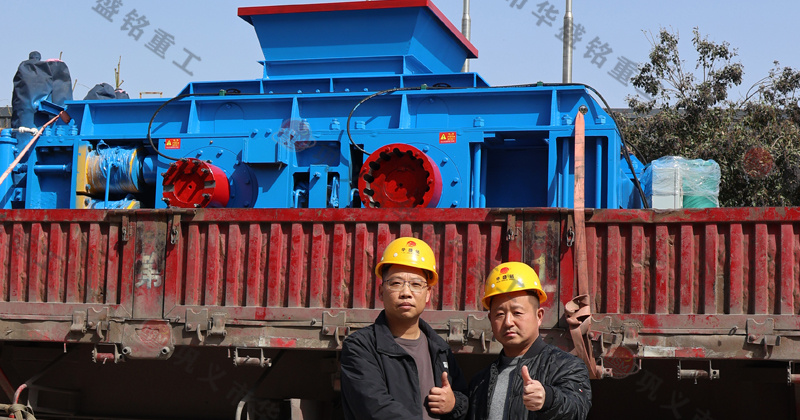 鵝卵石制砂用什么破碎機(jī)？推薦對輥機(jī)價格不貴還耐用