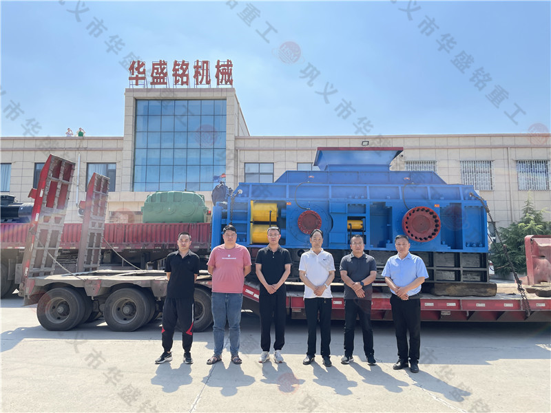 破碎河卵石用什么機(jī)器？能用大型對輥破碎機(jī)嗎？