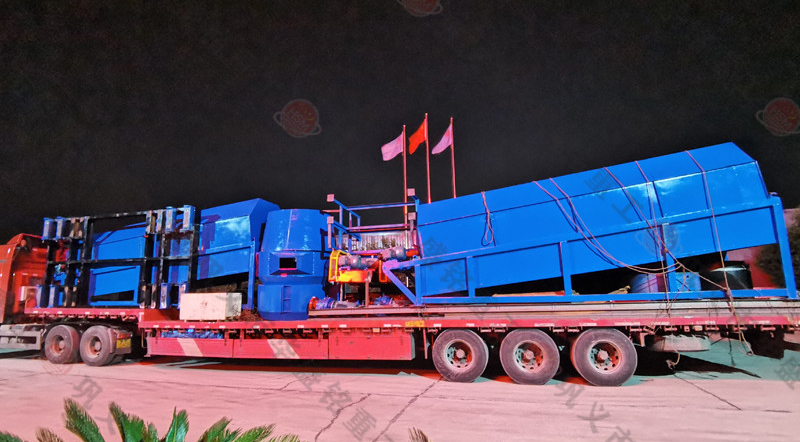 建筑垃圾篩分機發(fā)貨現場